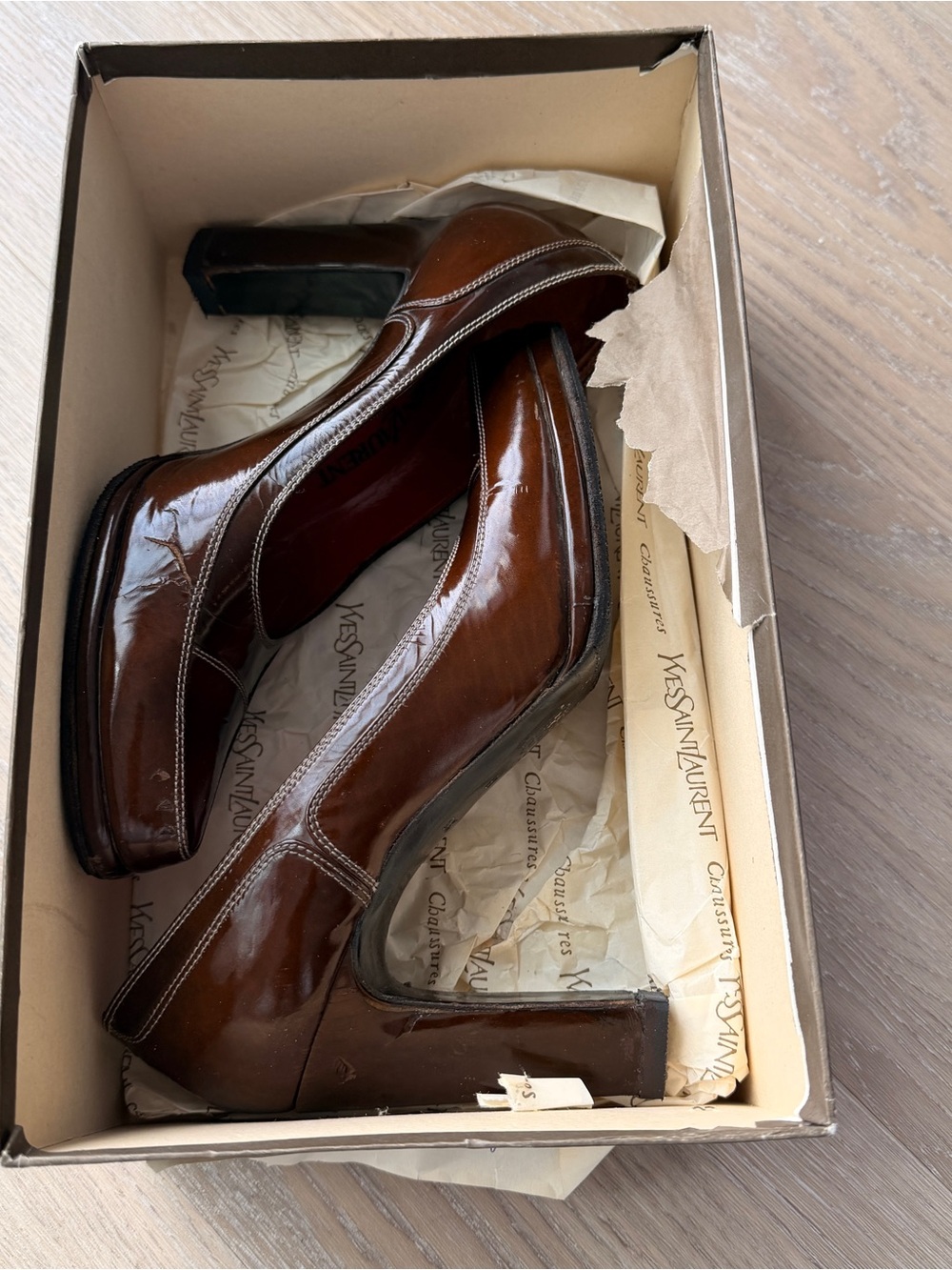 Vintage YSL licorne brown patent leather heels - Picture 3 of 12